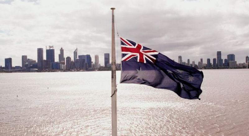 109 bűncselekmény miatt áll a 13 éves lány bíróság elé