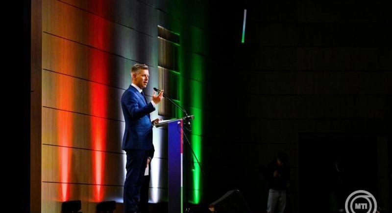 Magyar Péter: újjáépítjük a magyar-lengyel kapcsolatokat