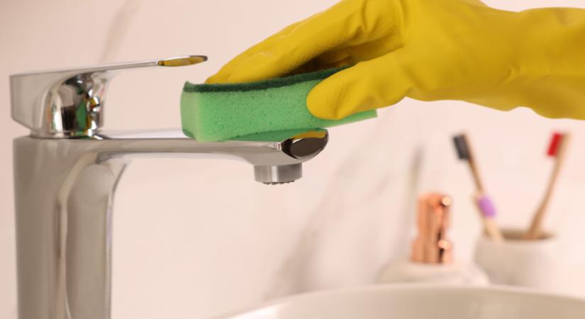 Ez a vegyszermentes trükk eltávolítja súrolás nélkül a vízkövet: búcsút mondhatsz a lerakódásoknak