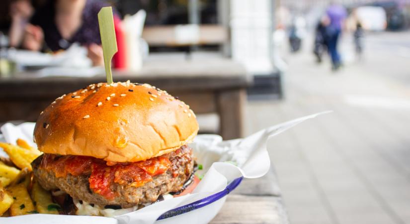 Hihetetlen! A legolcsóbb hamburger nyerte a nagy hamburger tesztet! Mutatjuk, hol kapható