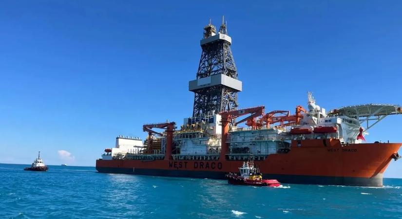 Olajhatalommá válna a kalózkodásról ismert állam – hadihajók védik most is a fúrótornyot