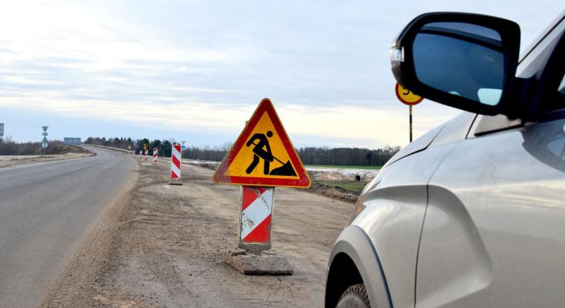 Útépítés miatt félpályát lezárnak az 51-es főúton