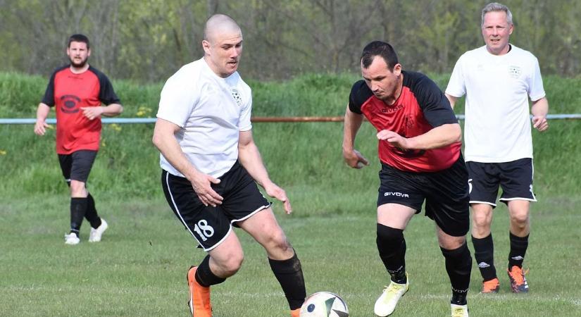 Megsérült a játékvezető Tiszagyendán, továbbra is veretlen tavasszal az Újszász – galériával