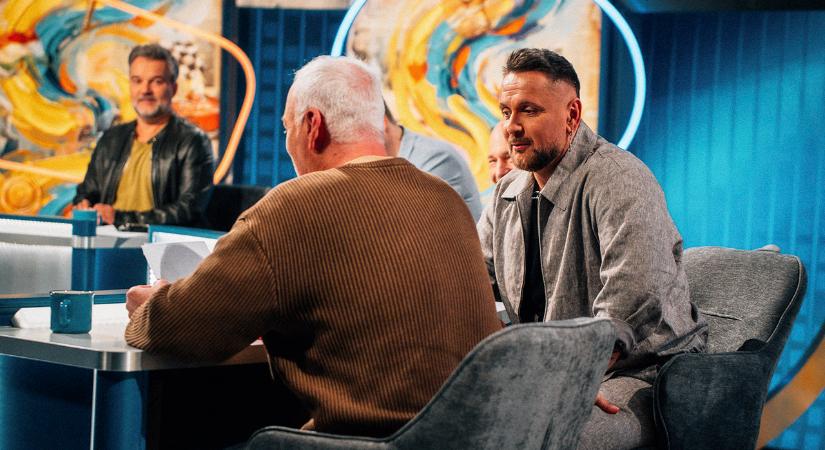 „Akkor csináljuk jól, ha teljesen mindegy, melyik kormány van hatalmon” – A Heti Hetes producerével, Rényi Ádámmal beszélgettünk