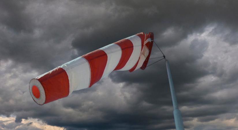 Veszélyes zivatarok miatt adtak ki riasztást hazánkban, majd hirtelen jött a meglepő bejelentés