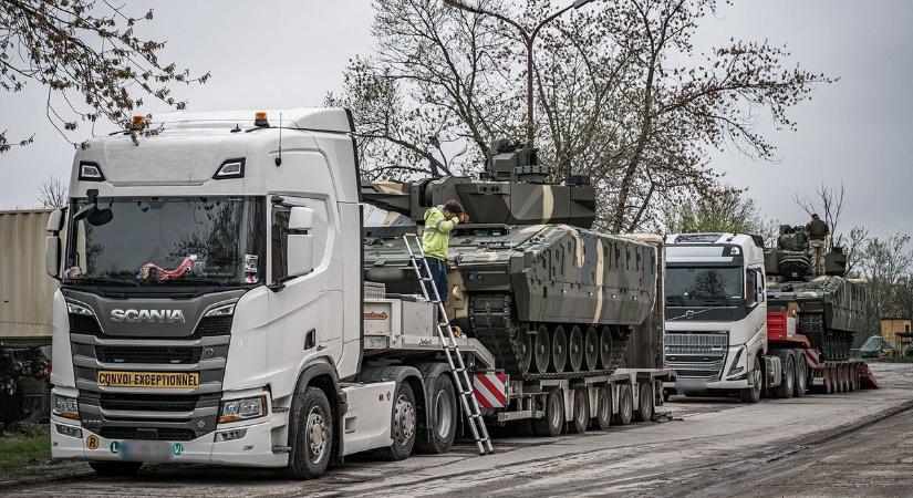 Elárasztják a német páncélosok Magyarországot: megérkezett az újabb szállítmány a honvédséghez – fotók