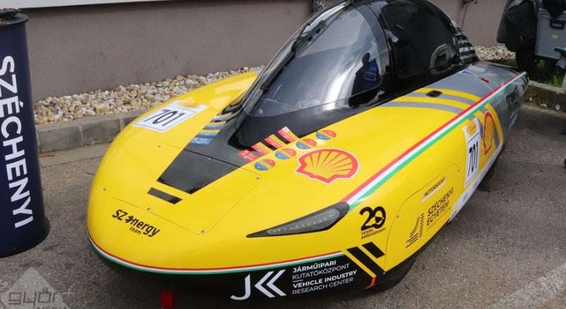 Luxusverdák lepték el az egyetemet – fotókon mutatjuk!