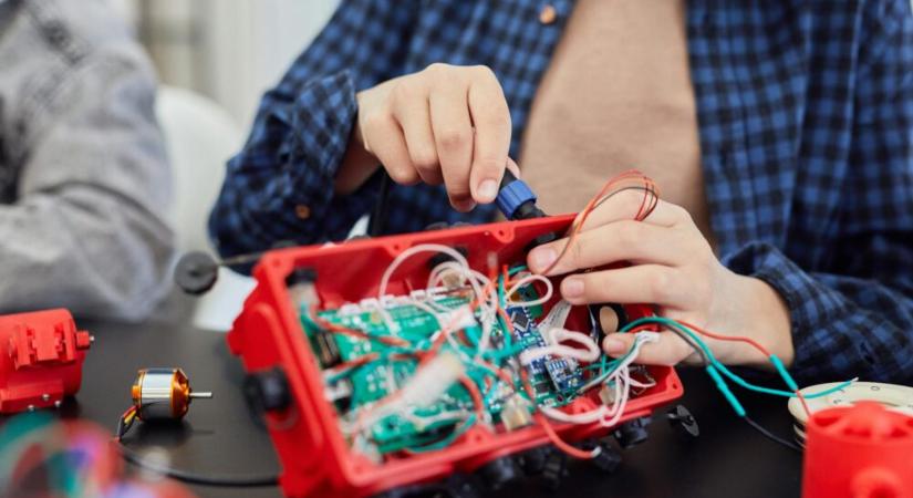 Életeket menthet a fejlesztés – fiatal magyar egyetemi hallgató innovációja nyerte a K&H STEM pályázatát