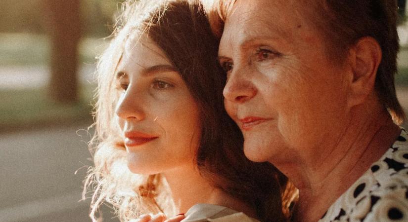 "Bűntudatot éreztem" - Nem sokkal édesanyja demencia-diagnózisa után költözött el otthonról