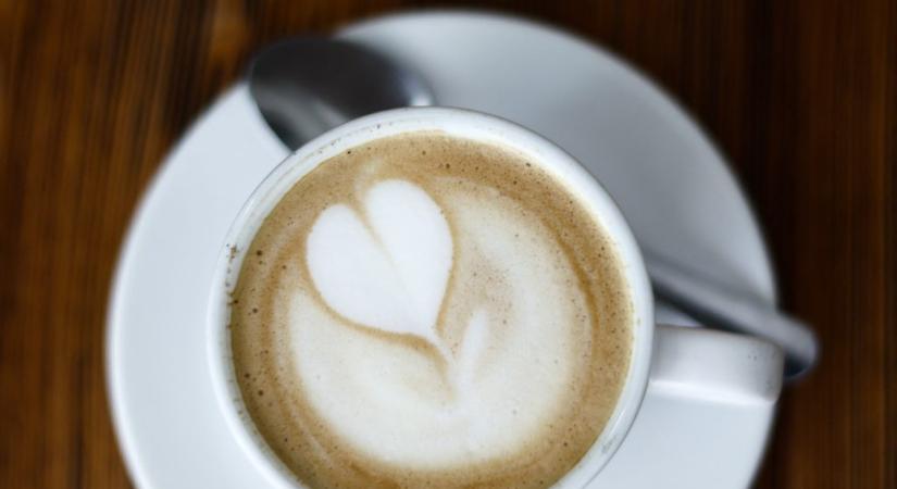 Több, mint egy évtized után bezár a Zoska kávézó, mindenki vihet belőle egy darabot emlékbe