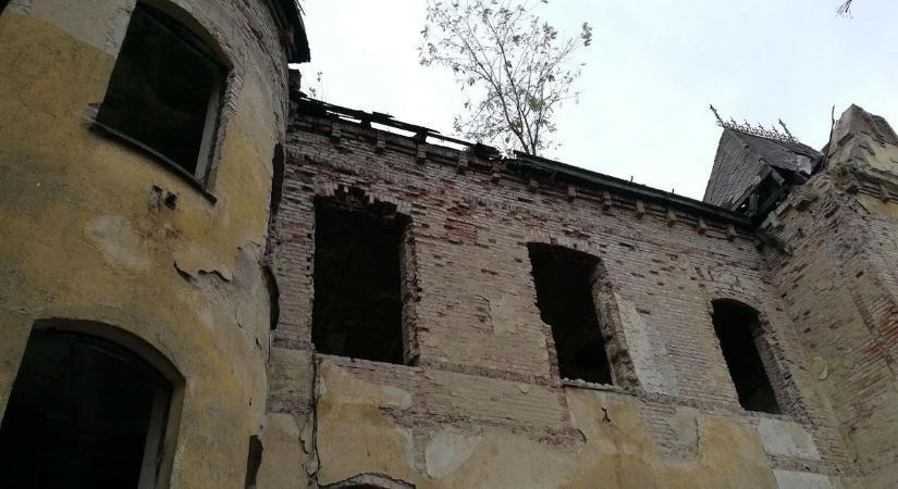 Fotókon az átalakulás, így lett elhagyatott bányakórházból csúcsmodern gimnázium