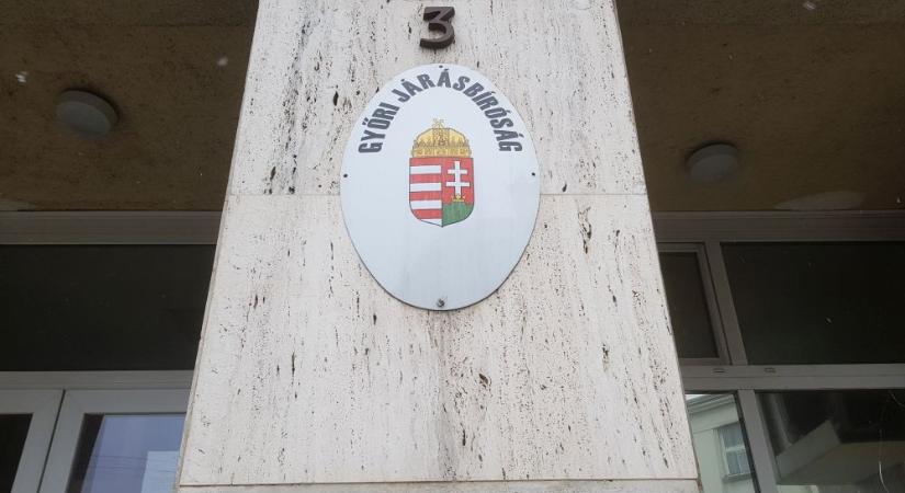 Vádat emeltek Győrben a szemétszállítónak sérülést okozó, majd a helyszínről távozó sofőr ellen