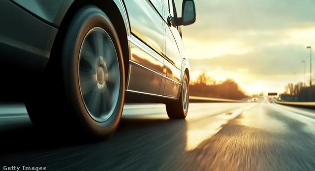 Rendőrségi statisztikák: ezen autómárkák sofőrjeit jóval többször kapják el gyorshajtással