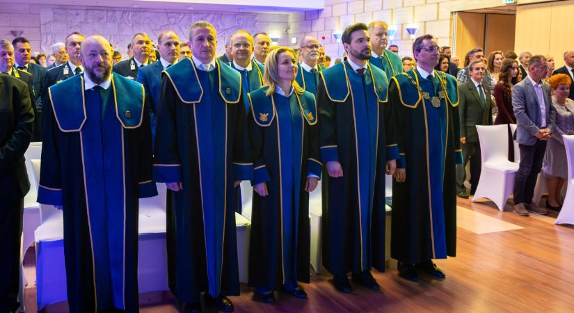 Átadta az elismeréseket Papp László Debrecen város napja alkalmából