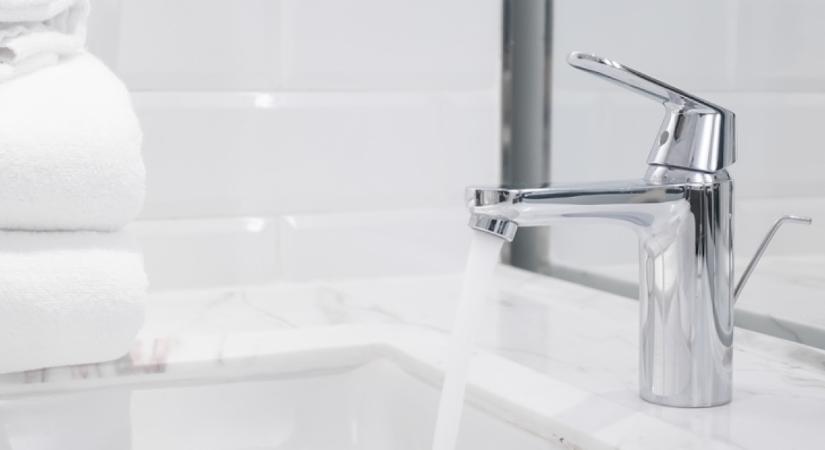 Hagyd a citromot, az ecetet és a szódabikarbónát: minden makacs szappanlerakódás eltűnik a csapról, ha ezt kened rá