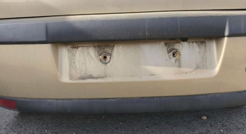 Egy nagyobb pocsolya is elég, hogy napokra bukja az autóját: sokan csak hazaérve veszik észre a bajt