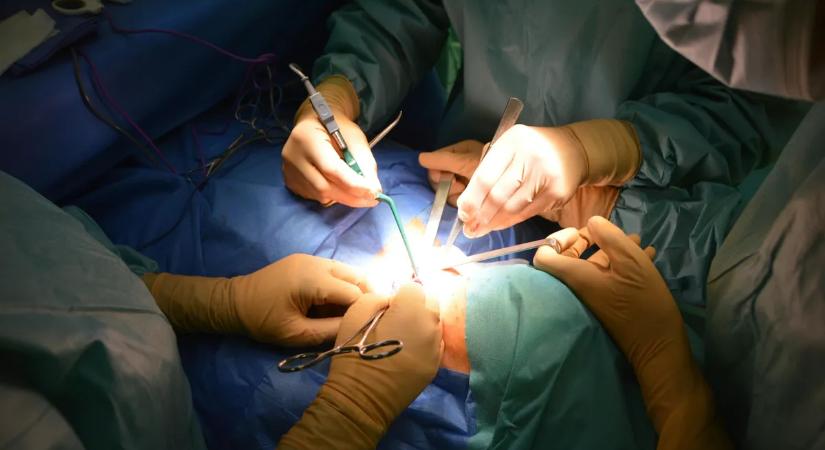 Túl későn került a műtőasztalra, meghalt a beteg az ajkai kórházban