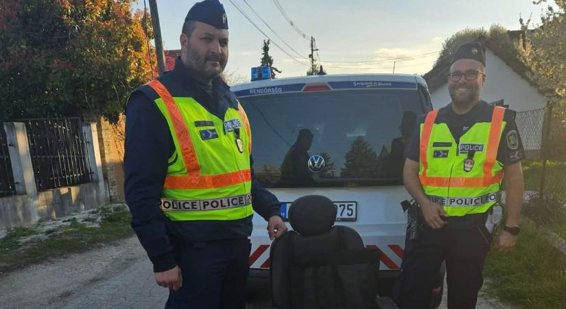 Meghibásodott kerekesszék miatt rekedt egy férfi az utcán