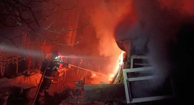 Tűz ütött ki hétfőn egy sepsiszentgyörgyi benzinkút szomszédságában