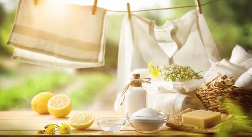 Soha többé nem veszel drága öblítőt: ez a 100 forintos keverék puhábbá és illatosabbá teszi a ruhákat