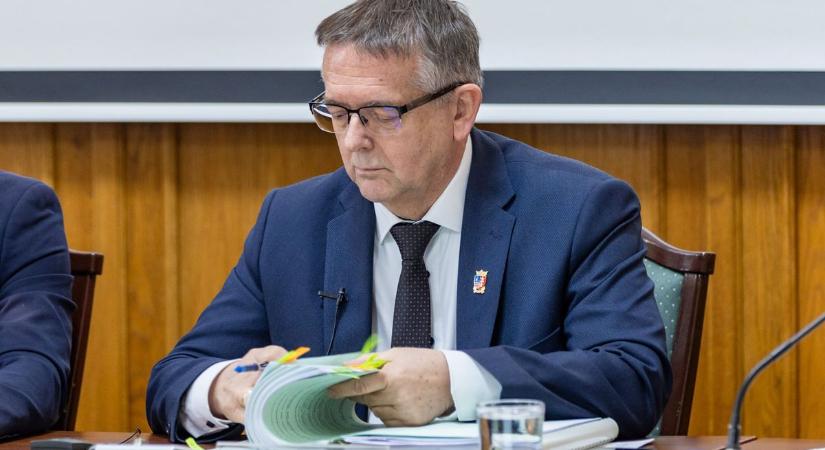 Elmarad az áprilisi testületi ülés Tatán, mondjuk miért
