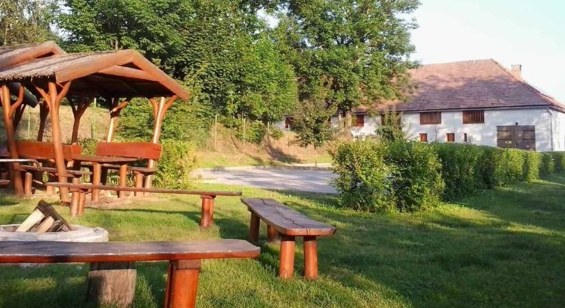 Különleges szálláshely újult meg a vadregényes Bakonyban és kulcsosházat is ajánlhatunk