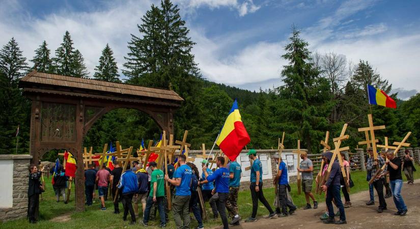Simion válaszolt Magyar Péternek: „Soha nem táncoltam a néped sírjain”