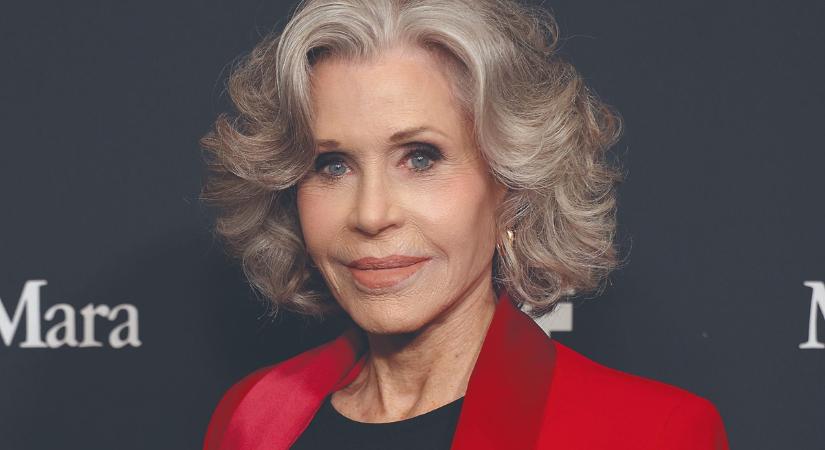 Még mindig megfordulnak a férfiak a 88 éves Jane Fonda után