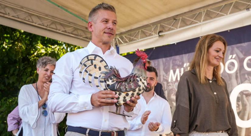 A román szélsőjobb vezére válaszolt Magyar Péternek