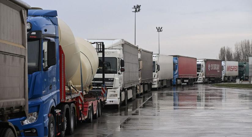 Fuvarozói blokád bénítja a balkáni határokat, egy kivételével minden határátkelőt elzártak