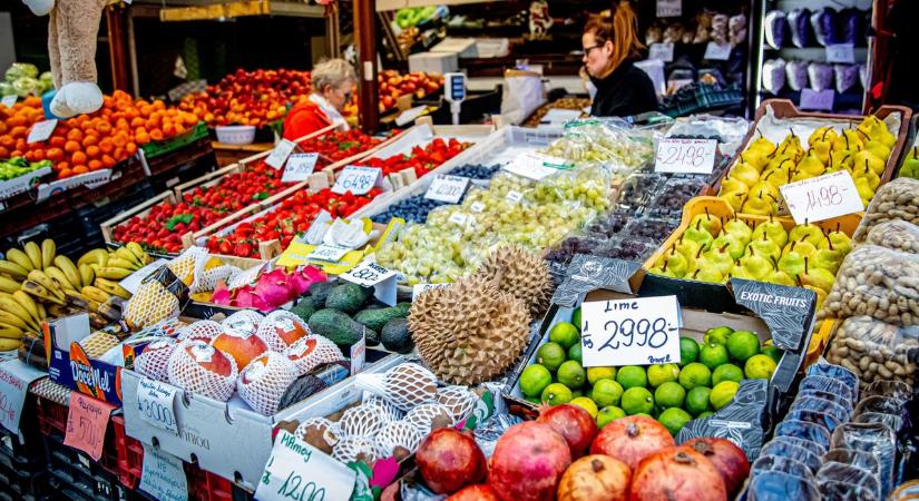 35 ezer forintot kérnek egyetlen darabért! Luxusgyümölcs bukkant fel a Búza téri piacon
