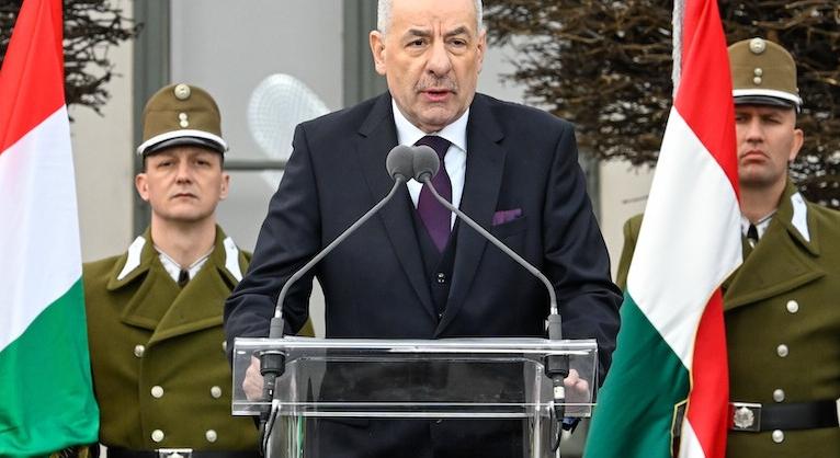 Nem mond le Sulyok Tamás Magyar Péter felszólítására