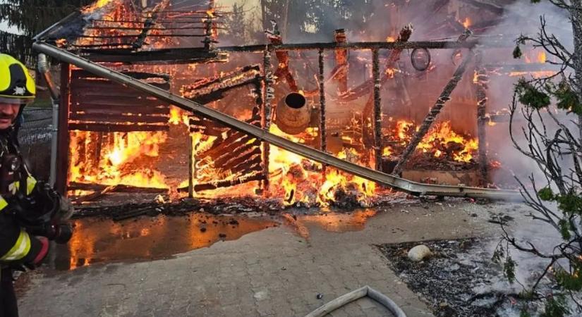 Égett a ház, lángolt a babakocsi: újszülöttjükkel menekült a debreceni család a tűz elől