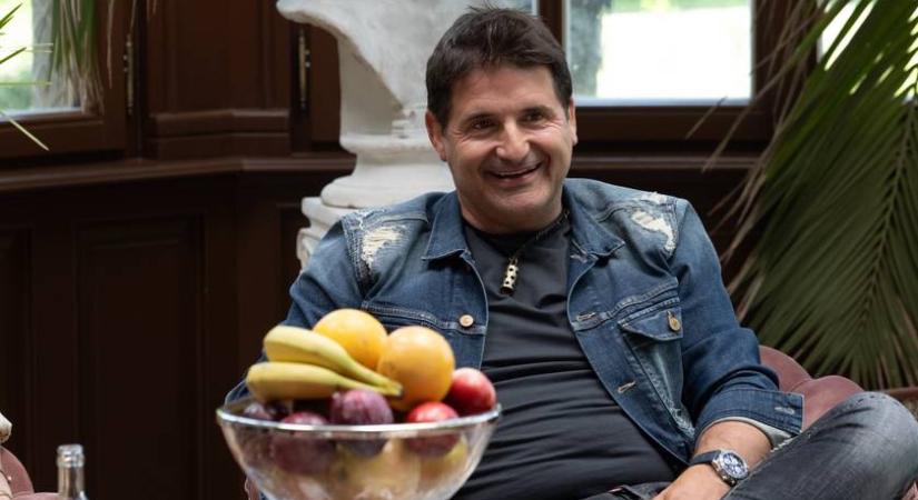 Hajdú Péter legkisebb gyereke is már ekkora: a 3 éves Domi szőke kis herceg