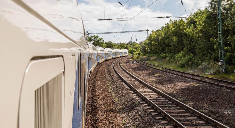 Fontos változás a vasúton: pótlóbuszok járnak Sárbogárd és Nagydorog között