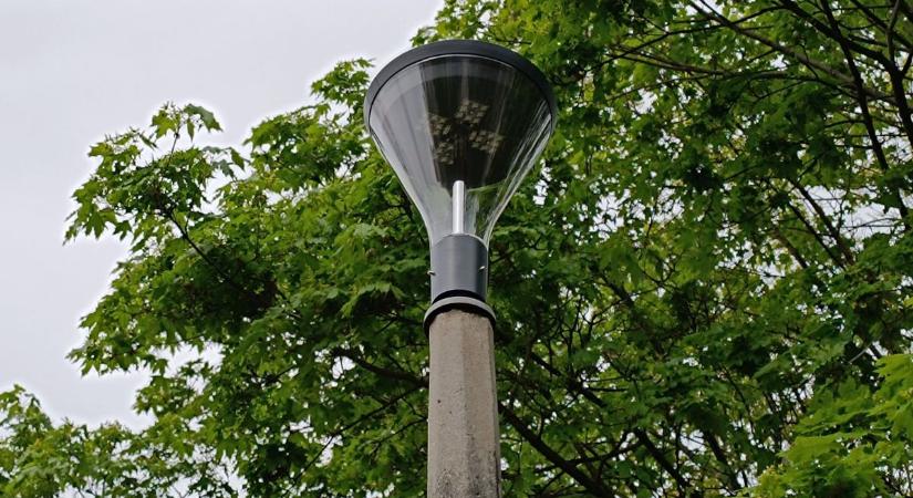 Korszerű közvilágítás: új, energiatakarékos lámpákat szereltek fel a Nagyér sétányon