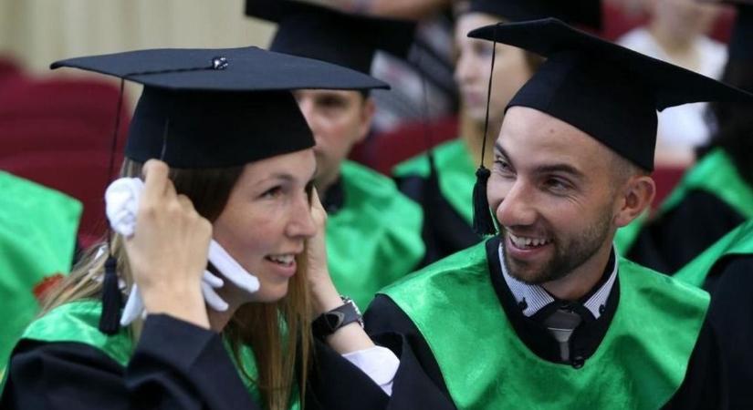 Sokan választják, mégis keveset fizetnek – népszerűek maradtak az alacsony keresetű diplomák