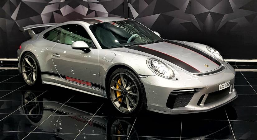 Porsche varázsfesték: csíkok, amik csak akkor jelennek meg, ha odalépsz