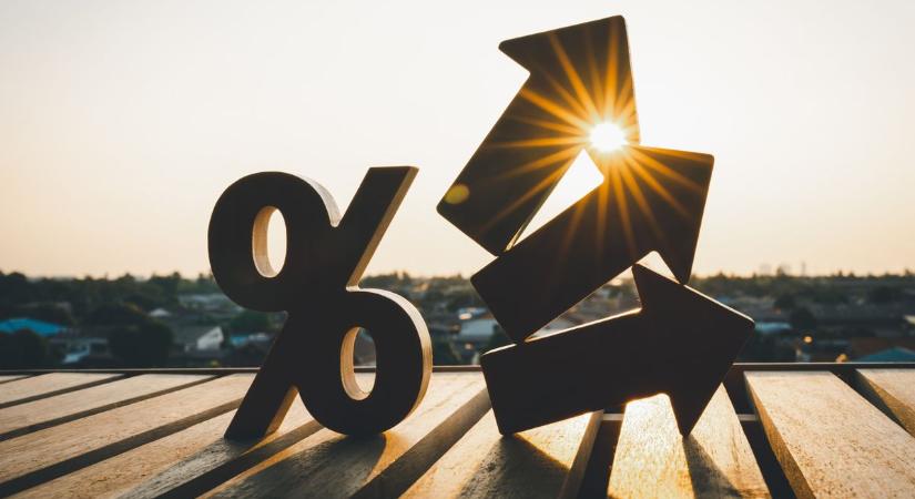 Szakad a dollár, kitart a bivalyerős forint