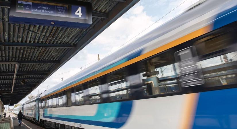 Napokra megváltozik a debreceni vonat menetrendje, itt szállítják le az utasokat!