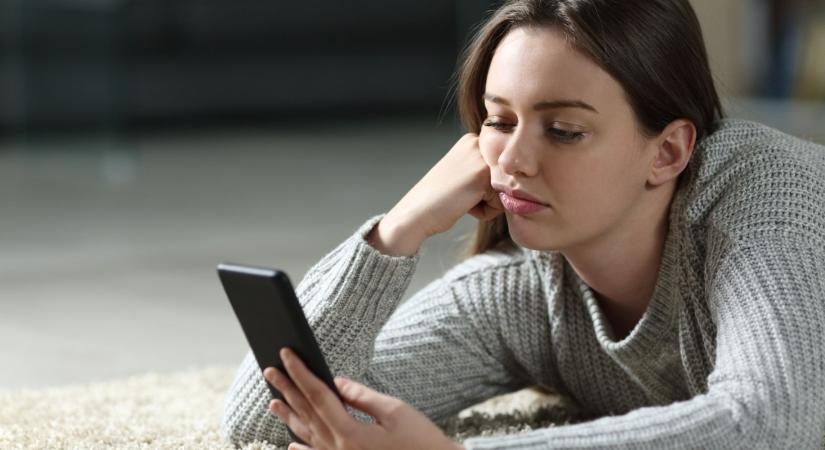 Megállítaná az agyatlan scrollozást a brit miniszterelnök