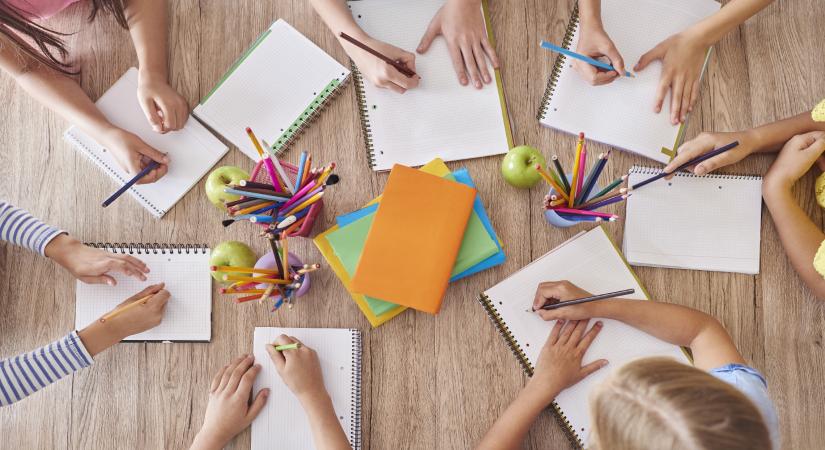 Megszűnnek a tankerületek, ismét lesz Erasmus? Így alakítja át a Tisza az oktatást