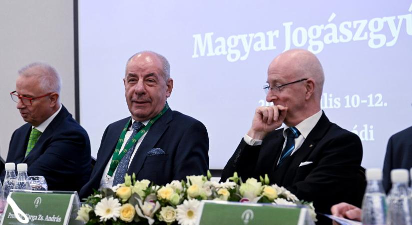 Visszadobta a Kúria a Ruszin-Szendi „luxusvillája” miatt indított adatperünket