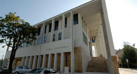 Súlyosbították a büntetést: halálba lökte barátnőjét a tizedikről