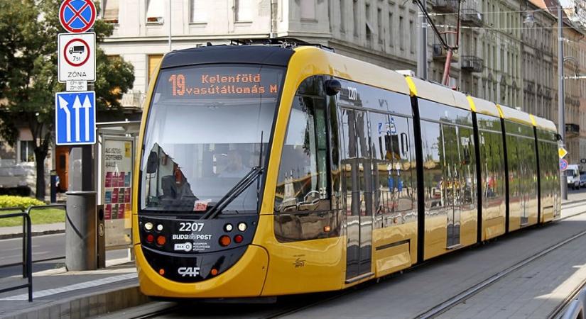 Közlekedési káosz Budapesten: villamospótló buszok szállítják az utasokat ezen a szakaszon