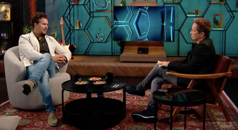 Geszti Péter a Tisza Párt győzelmét ünnepelni, miközben pár éve Nagy Ervin azért nem kapta meg a producer egyik filmjének főszerepét, mert akkor nem kaptak volna rá közpénzt