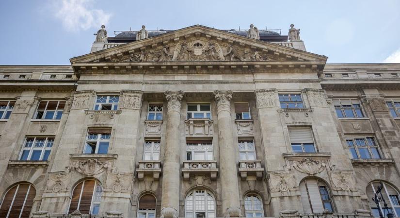 Kiderült: új iratmegsemmisítőket vásároltak Pintér Sándorék