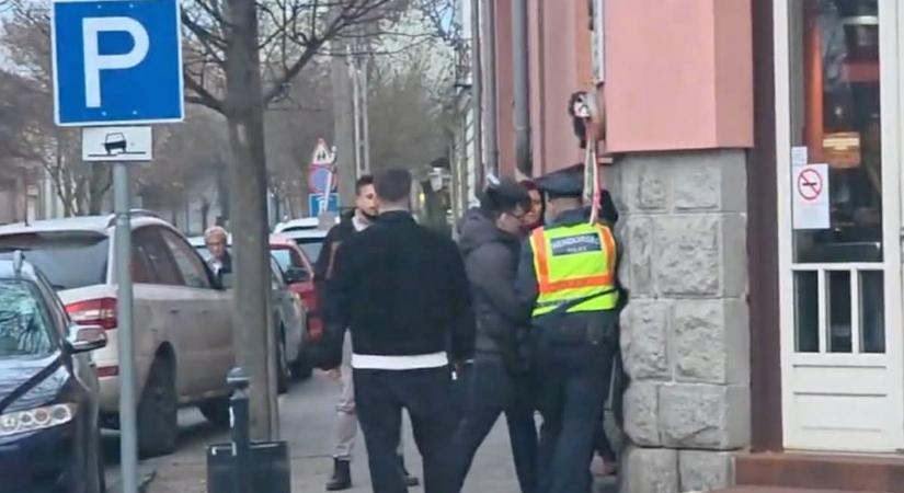 Nem valószínű, hogy pisztoly volt a vásárhelyi Orbán búcsúztatón valamivel hadonászó férfinál