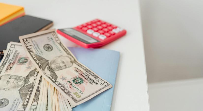 Nem tudunk betelni a személyi kölcsönökkel, de meddig bírjuk a törlesztést?