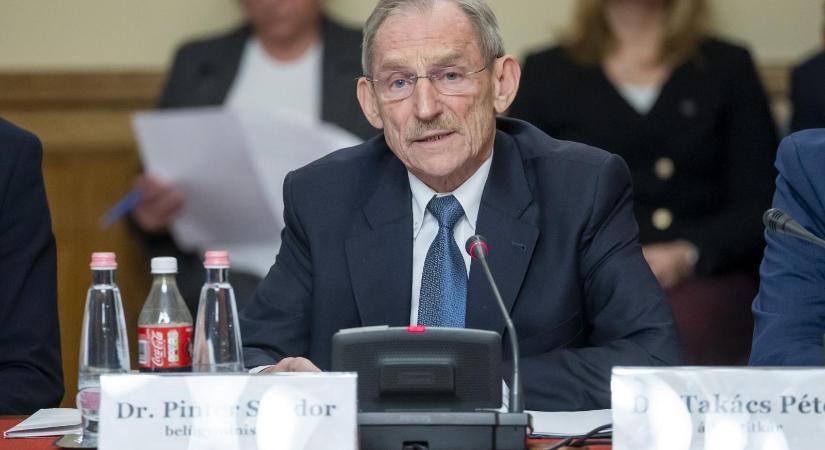 Javíthatatlanul elromlott két iratmegsemmisítő, nemrég rendelt újakat a Belügyminisztérium